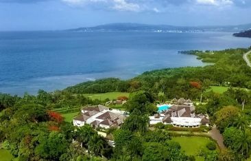 hot-news-round-hill-hotel-villas-invites-with-villa-retreat-packages