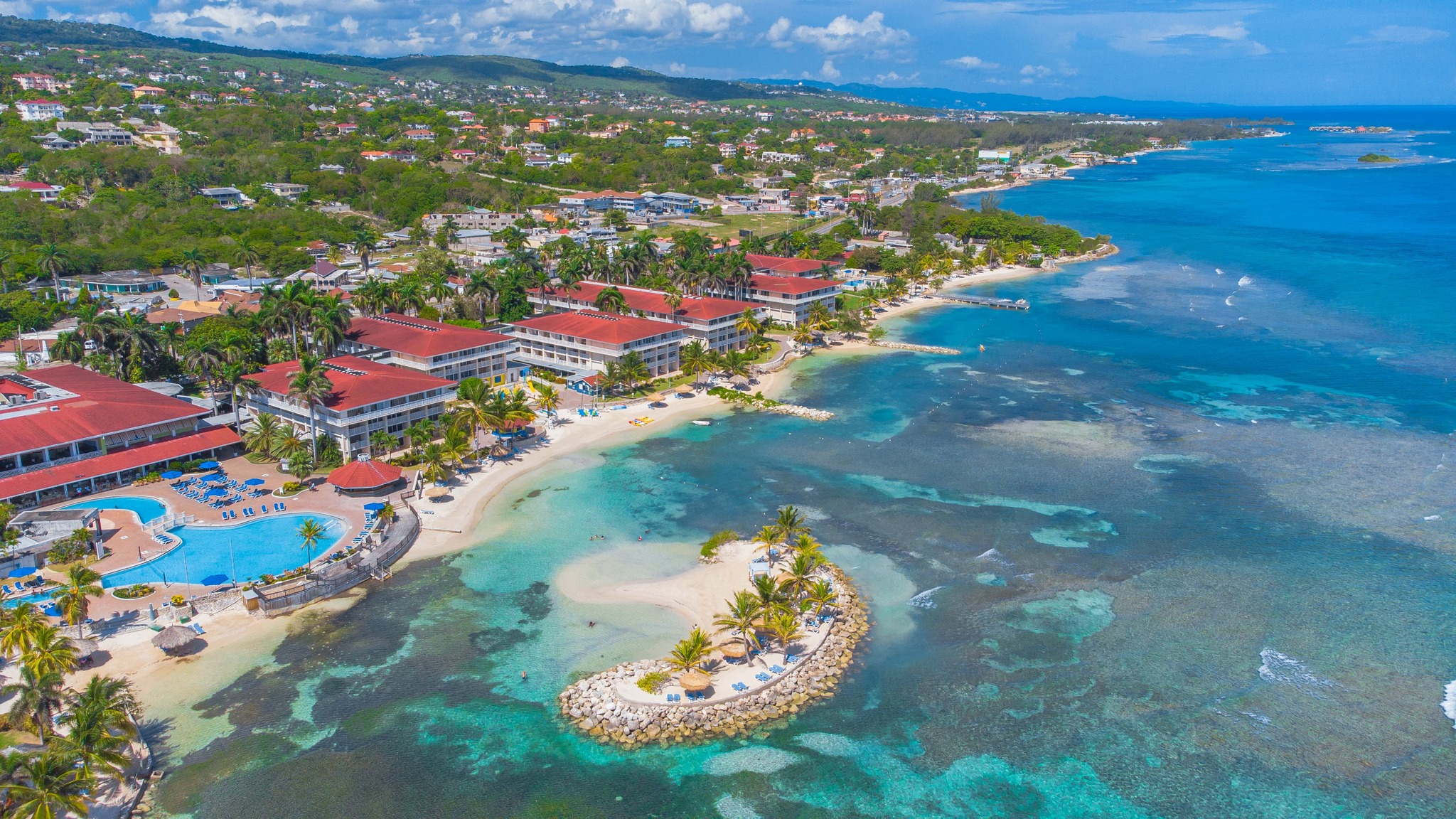 Holiday Inn Resort in Montego Bay, Jamaica. a family favorite resort close to the Sangster International Airport. 